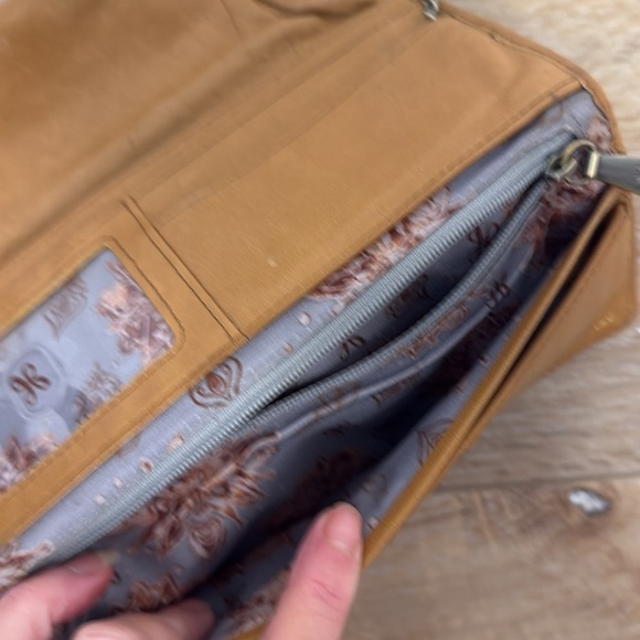 HOBO International Tan Leather Rachel Continental Wallet Clutch - Picture 9 of 10